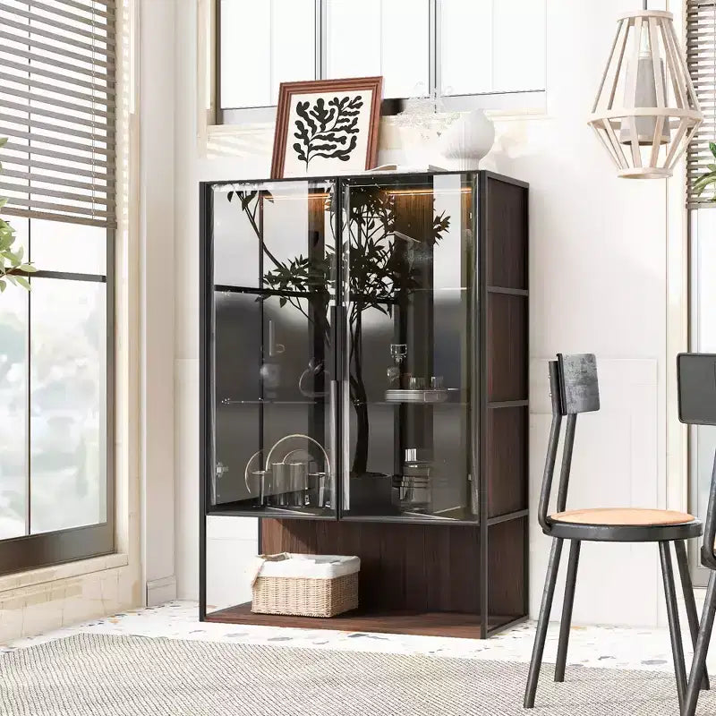 Vitrine haute éclairée avec porte en verre trempé, vitrine LED à cadre métallique